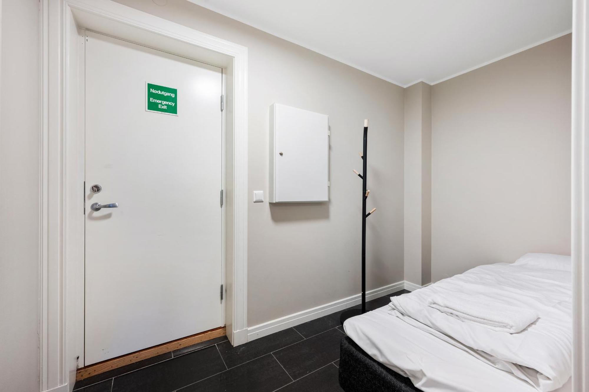 New! Modern City Apt: Central W/ Private Entrence Lejlighed Bergen Eksteriør billede