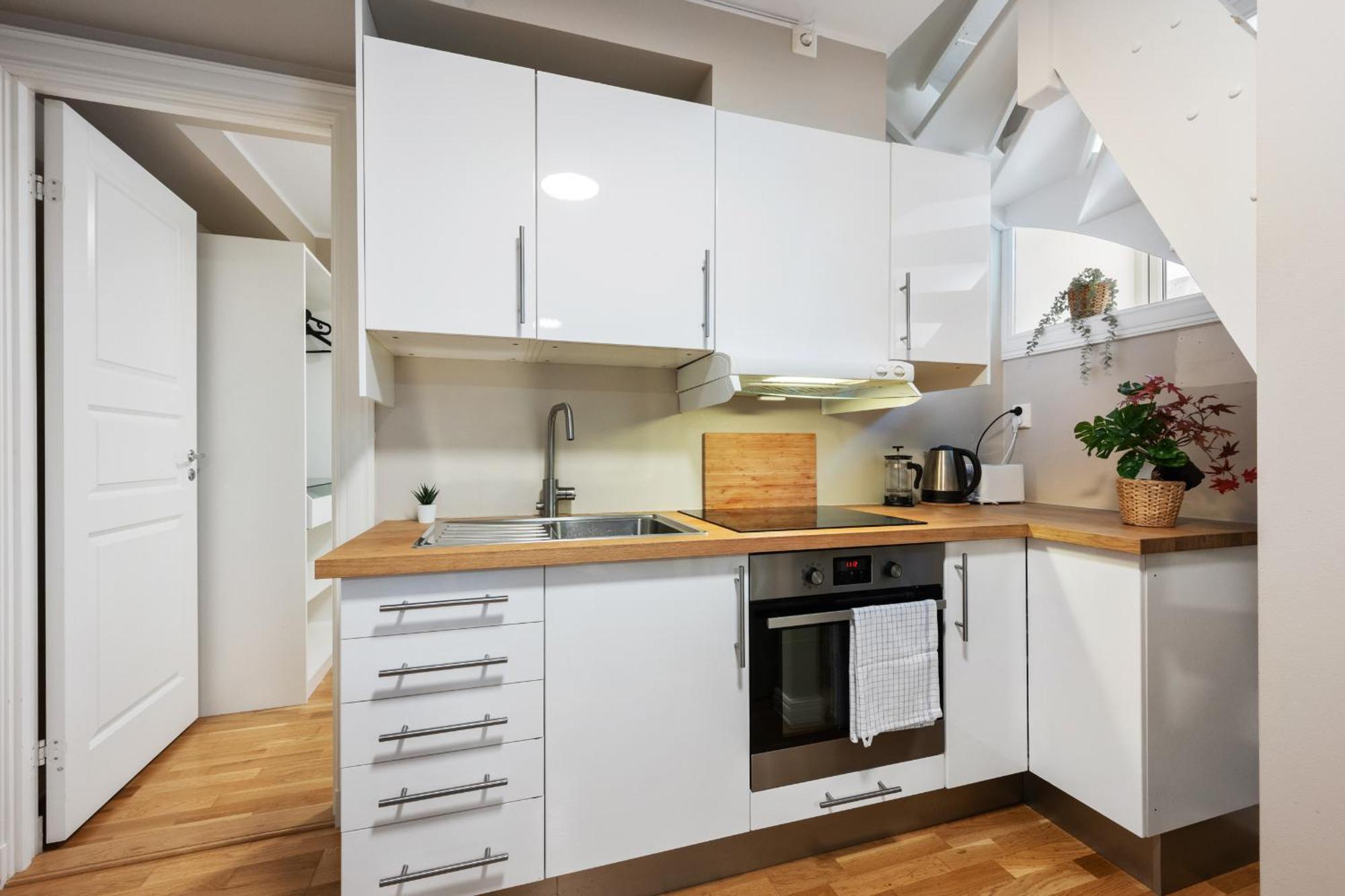 New! Modern City Apt: Central W/ Private Entrence Lejlighed Bergen Eksteriør billede